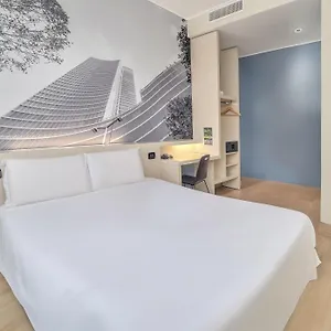 호텔 세니시오 가리발디, 밀라노